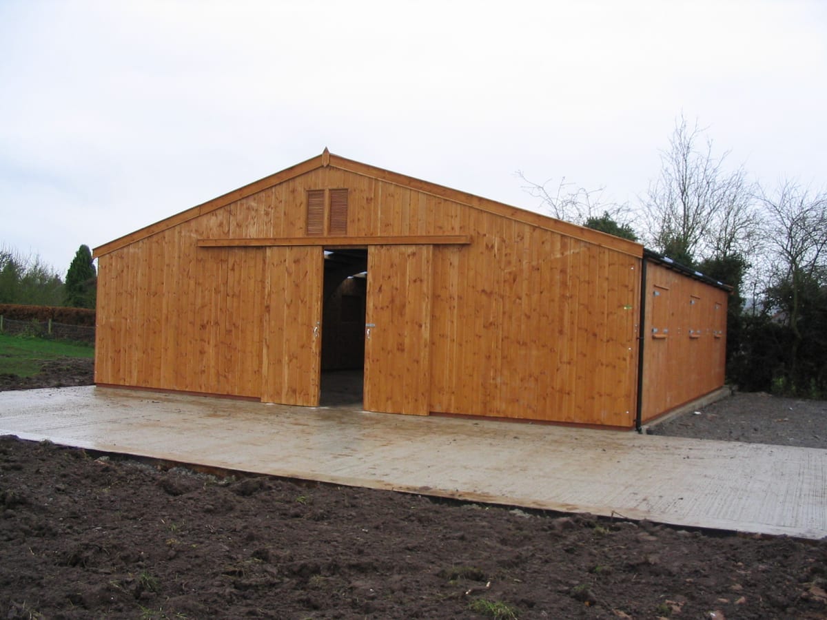 Timber American barn with central sliding doors